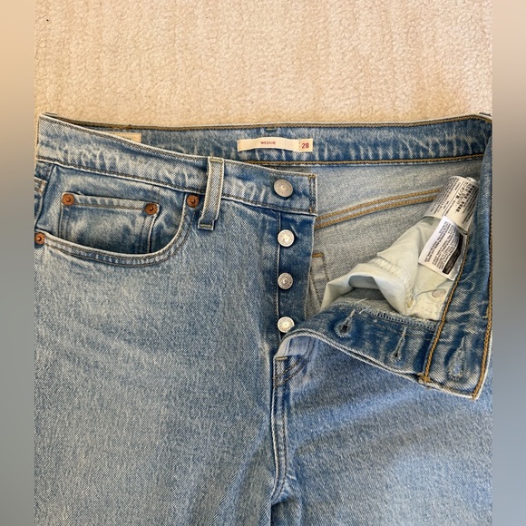 Perfect condition Levi’s - wedgie fit - Picture 7 of 7